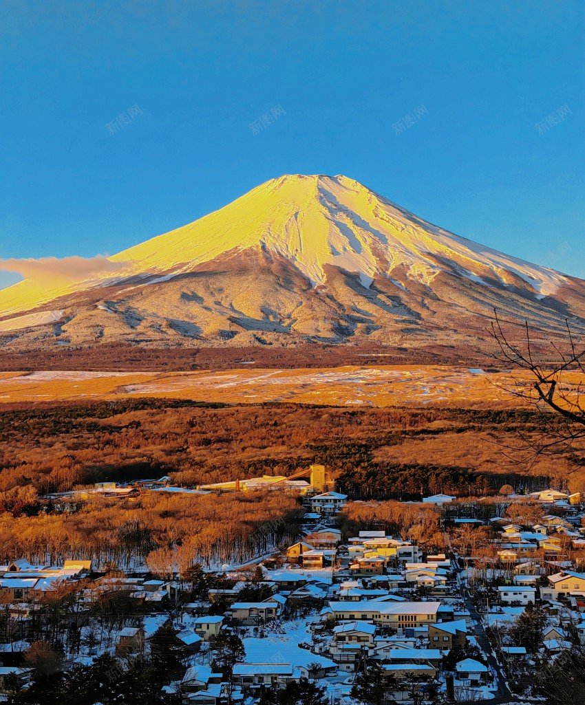 富士山下jpg_新图网 https://ixintu.com 富士山 日照金山 雪山 雪景 日本