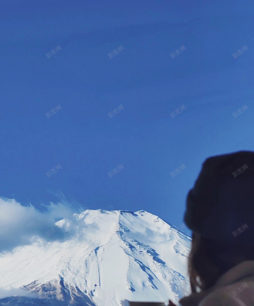 富士山下jpg_新图网 https://ixintu.com 咖啡 背影 富士山