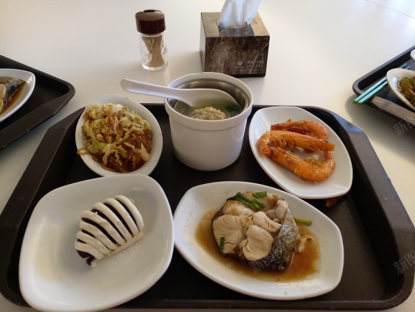 食堂美食jpg_新图网 https://ixintu.com 套餐 粥 美食 虾 食堂 餐盘 鱼