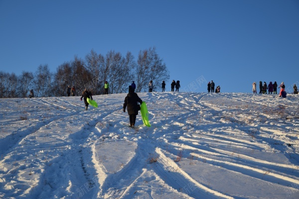 雪地风光jpg_新图网 https://ixintu.com 人 地面 山 雪