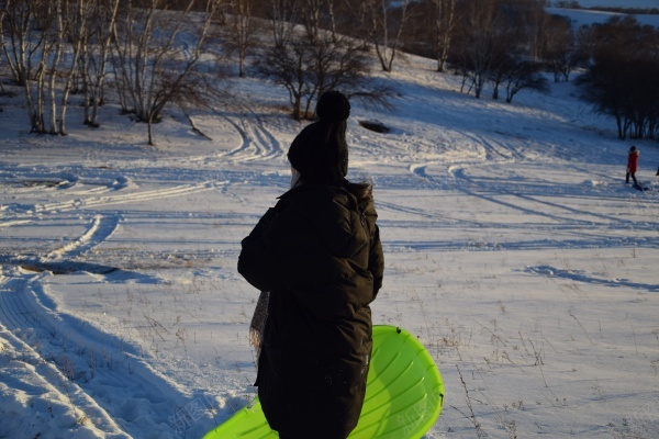 雪地风光jpg_新图网 https://ixintu.com 人 地面 山 雪