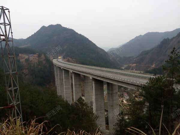 岳西大别山里的高速路高架桥jpg_新图网 https://ixintu.com 大别山 岳西 高架桥