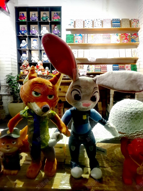 兔子和狐狸玩偶jpg_新图网 https://ixintu.com 兔子 狐狸 玩偶