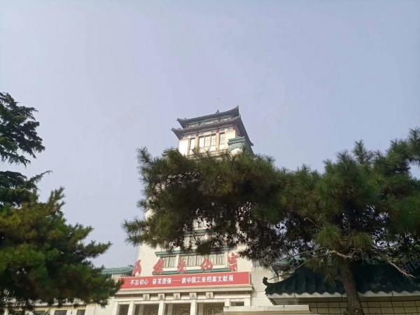 松柏与建筑jpg_新图网 https://ixintu.com 建筑 松柏 树木