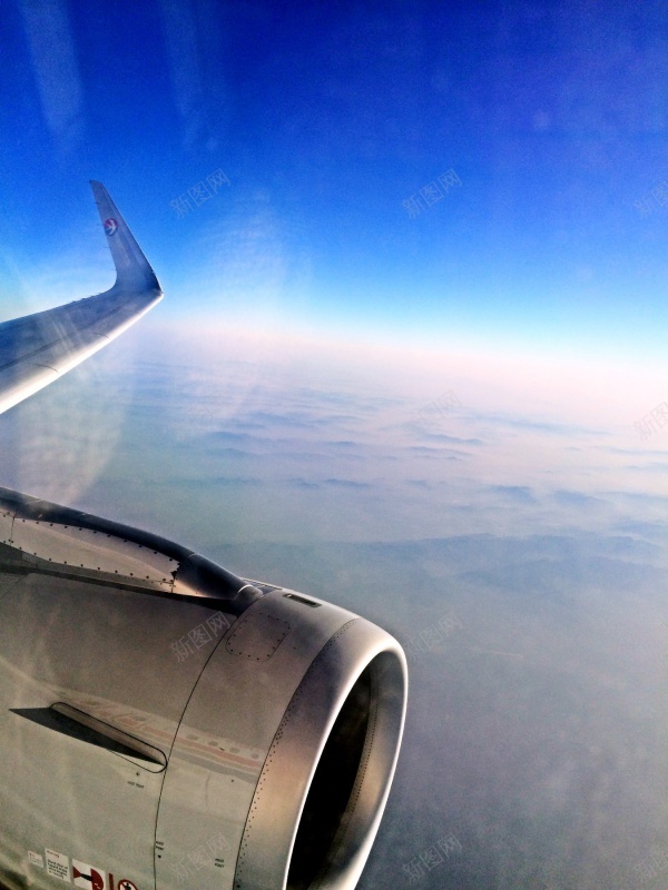 飞机上的摄影jpg_新图网 https://ixintu.com 云端 摄影 飞机