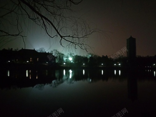 未名湖夜景摄影图片