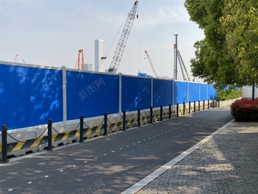 城市建设蓝色围墙摄影图片