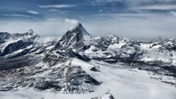 高山壁纸雪山平面高清图片