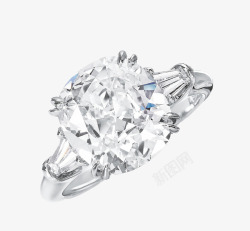 白色的钻石戒指素材