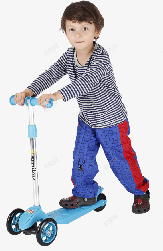 可爱玩耍男孩滑板车png免抠素材_新图网 https://ixintu.com 可爱 板车 玩滑板车 玩耍 男孩
