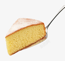 合子银色勺子上的三角形蛋糕高清图片