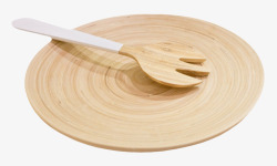 纹木棕色木质岁月纹圆木盘和白柄木勺高清图片
