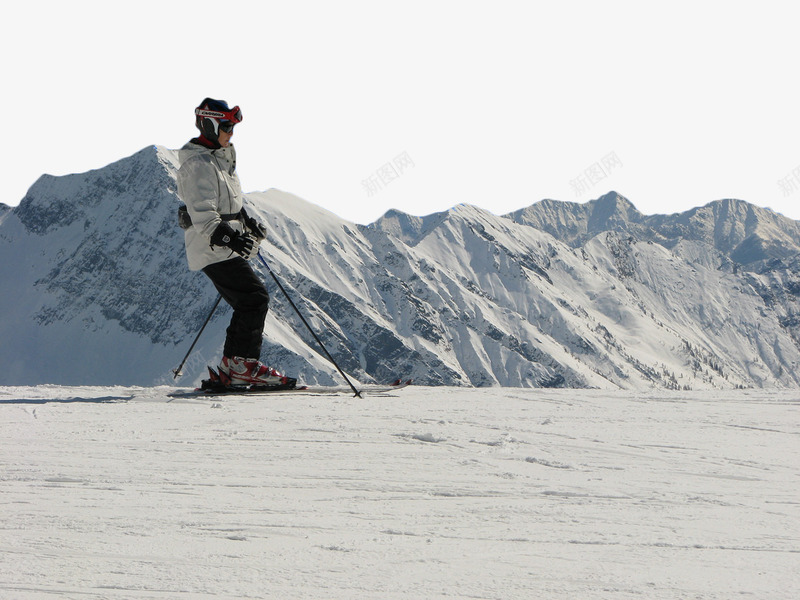 雪山下的滑雪场png免抠素材_新图网 https://ixintu.com 人物 冬季 滑雪 滑雪场 白色 雪山