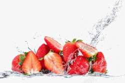 动感草莓牛奶动感水花与新鲜水果高清图片