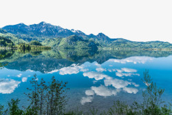 雪山和树林唯美雪山湖泊景色高清图片