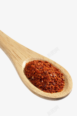 红色辣椒粉装着红色辣椒粉的木汤勺实物高清图片