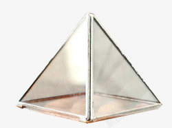 玻璃金字塔摆件素材