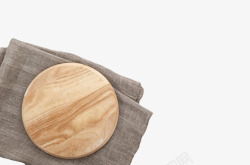 碟子实物棕色木质纹理抹布上面的圆木盘实高清图片