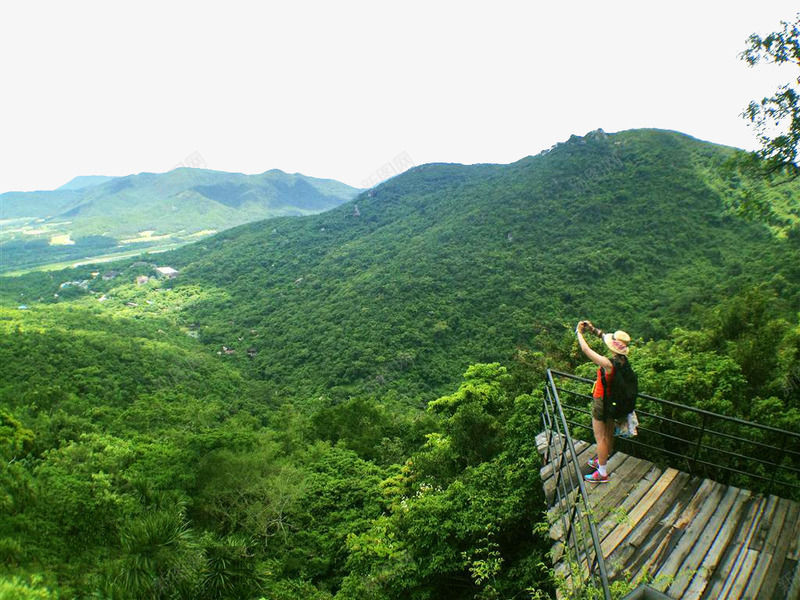 旅游风光观景台png免抠素材_新图网 https://ixintu.com 名胜古迹 图片 在路上 地方景点 实物图 山景 拍照 摄像师 摄影图 旅游拍照高清图片 旅游的人 旅游风光 旅行者 景色 照相 眺望远山 瞭望 群山 背包客 蓝天 观景台 遥望 青山