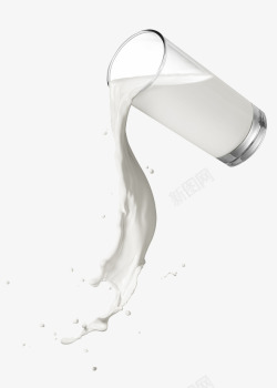 透明牛奶杯子倾倒出的牛奶高清图片