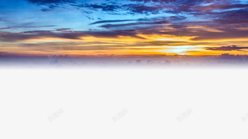 蓝色天空云层png免抠素材_新图网 https://ixintu.com 云层 夕阳天空 天空 层云 落日 蓝色 黄昏