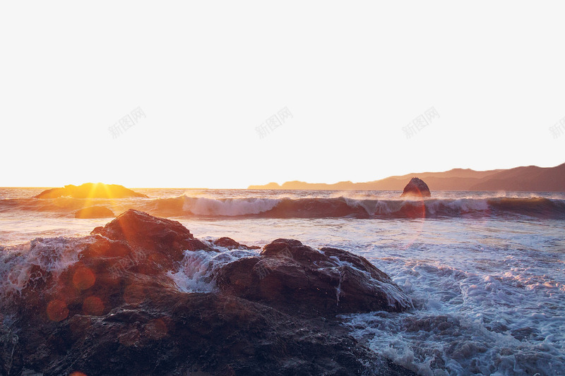 阳光下的海岸png免抠素材_新图网 https://ixintu.com 海岸 海洋 海浪 礁石 阳光