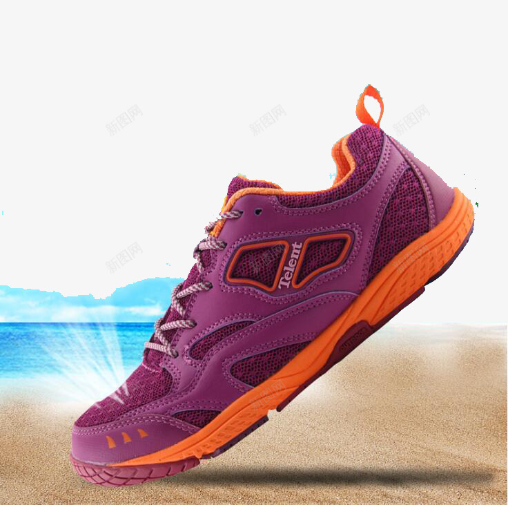 沙滩上紫色的登山鞋png免抠素材_新图网 https://ixintu.com 产品实物 沙滩 登山装备 登山鞋 紫色