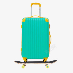 滑板上的帅哥放在滑板上的旅行箱高清图片
