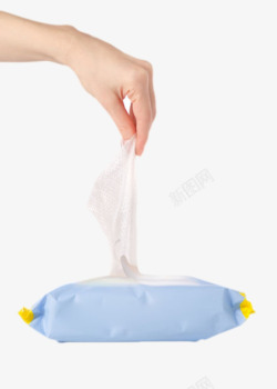 手拿纸巾手拿蓝色塑料包装盒里的湿纸巾高清图片