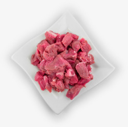 一盘生肉实物一盘手切牛肉粒高清图片