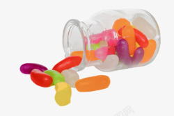 透明玻璃罐里倒出来的彩色糖果素材