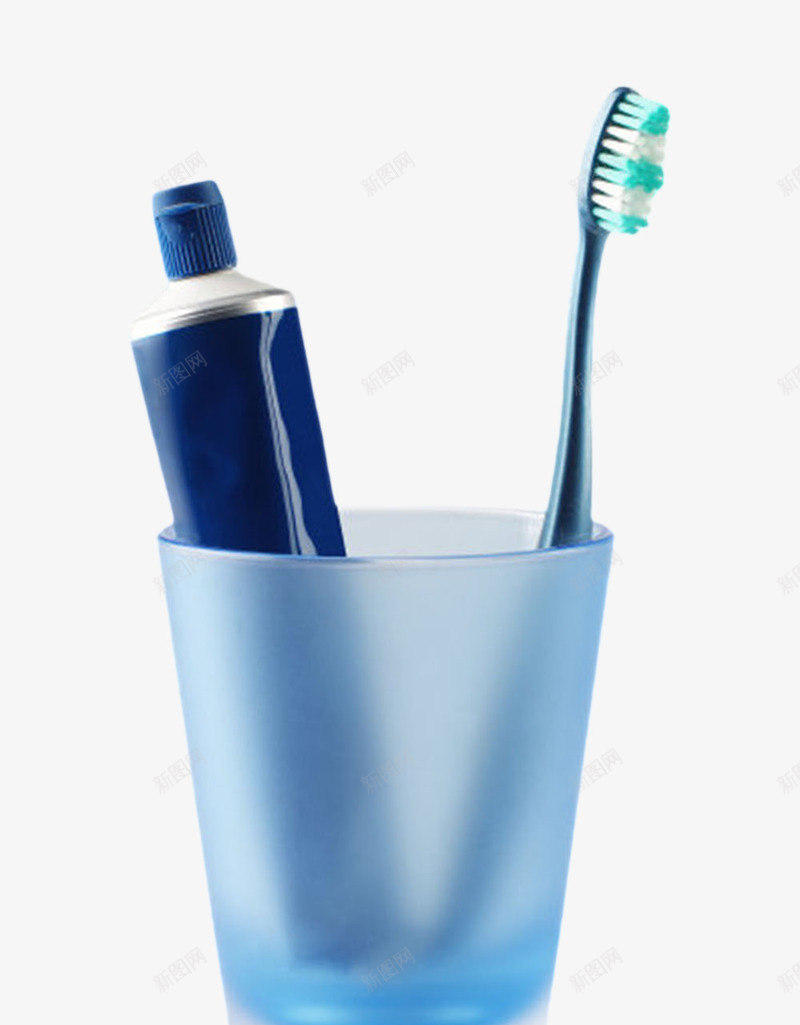 蓝色塑料杯子里的牙膏和牙刷png免抠素材_新图网 https://ixintu.com 刷牙用具 口中 塑料 工具 手柄 日用品 材质 杯子 毛刷 水杯 清洁 牙齿 用具