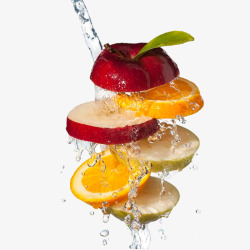 水冲洗水果切掉的水果高清图片