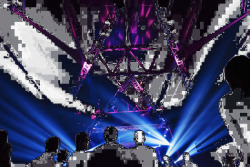 剪影梦幻舞厅热烈的演唱会舞台人群高清图片