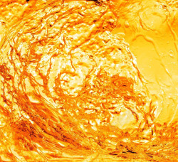 浑水黄橙色的麦浪高清图片