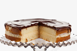 奶油甜馅煎饼卷白色纸碟子上被切了的蛋糕高清图片