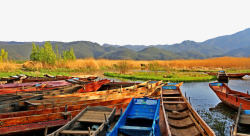 泸沽湖岸边的木船素材