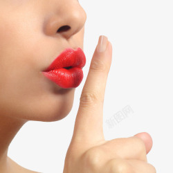 外国美女提包做安静手势的性感红唇美女高清图片