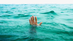 溺水的人旅游不小心溺水呼救高清图片