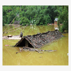 洪水淹没房子洪水灾害淹没屋子高清图片