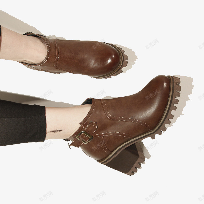 一双女士短靴png免抠素材_新图网 https://ixintu.com 产品实物 咖啡色 皮鞋 粗跟 马丁靴