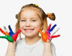 小女孩画室涂颜料的手五彩的手素材