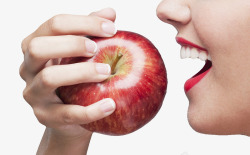 手拿苹果的孕妇吃苹果高清图片