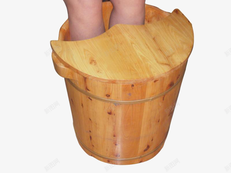 正在木桶里足浴的脚png免抠素材_新图网 https://ixintu.com 产品实物 健康 木桶 脚 足浴