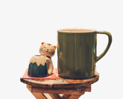 瓷器摆设咖啡杯和猫咪摆设高清图片