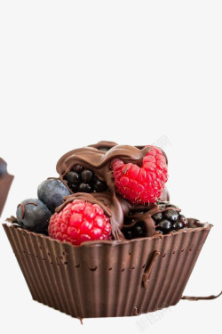 粘稠的巧克力酱蓝莓巧克力蛋糕高清图片