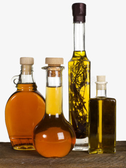 木板上的玻璃瓶橄榄油木板上的玻璃瓶橄榄油高清图片