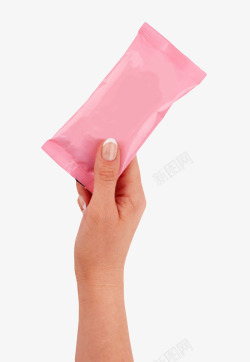 手拿纸巾手拿着粉红塑料包装的湿纸巾实物高清图片