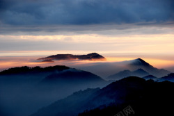 高耸山峰企业文化背景素材