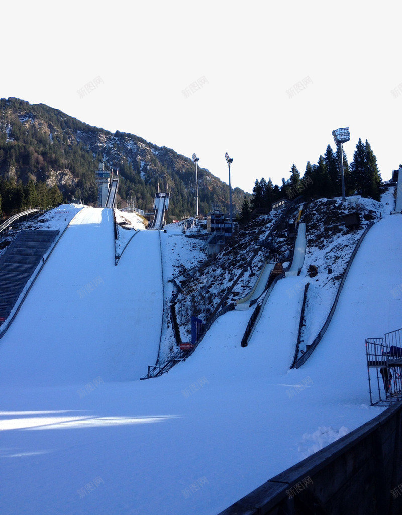 冬日滑雪场png免抠素材_新图网 https://ixintu.com 冬天 山 滑雪 滑雪场 雪地